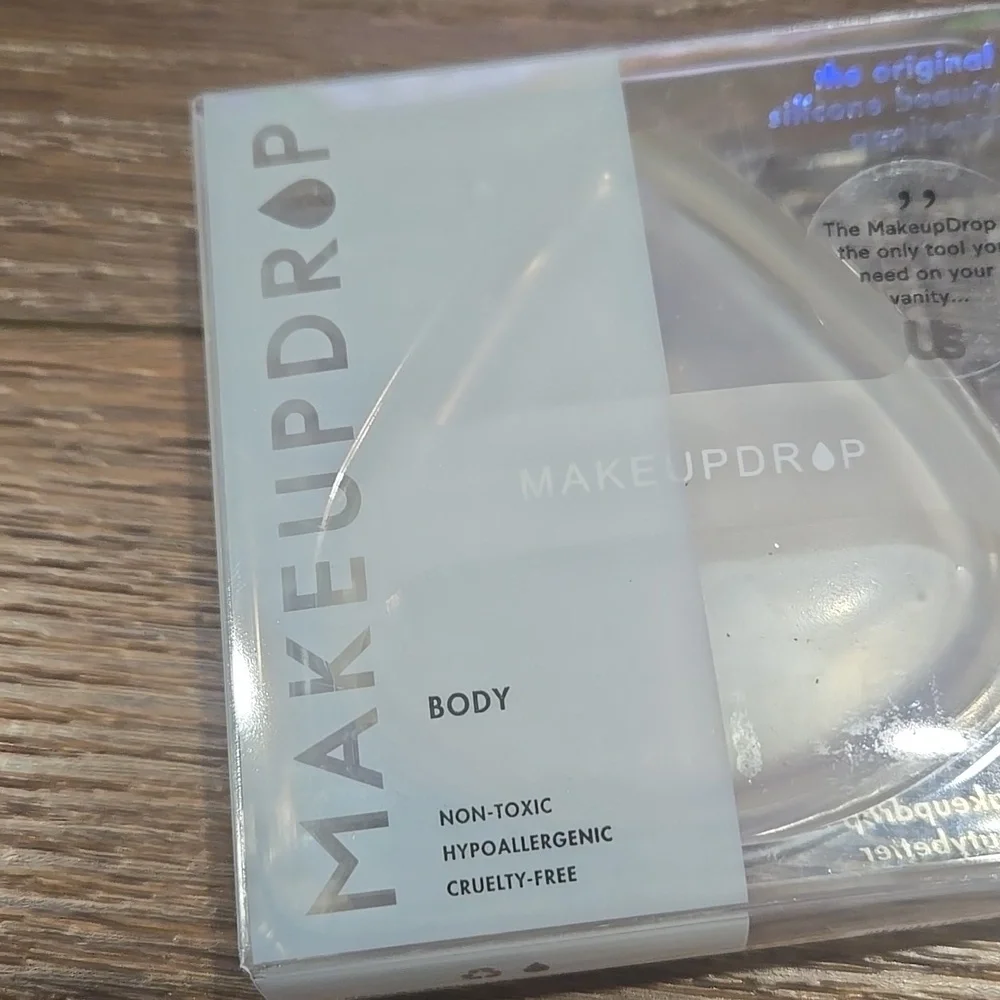 NWT MAKEUPDROP SILICONE APPLICATOR BODY.... #7891